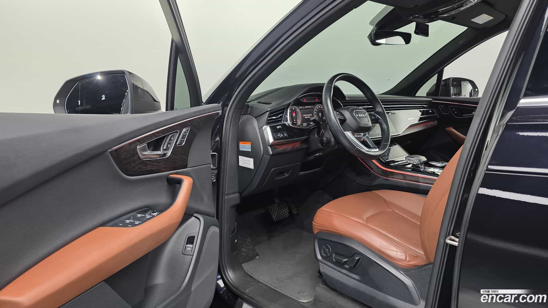 Q7 Audi 2021.10-INNER-010