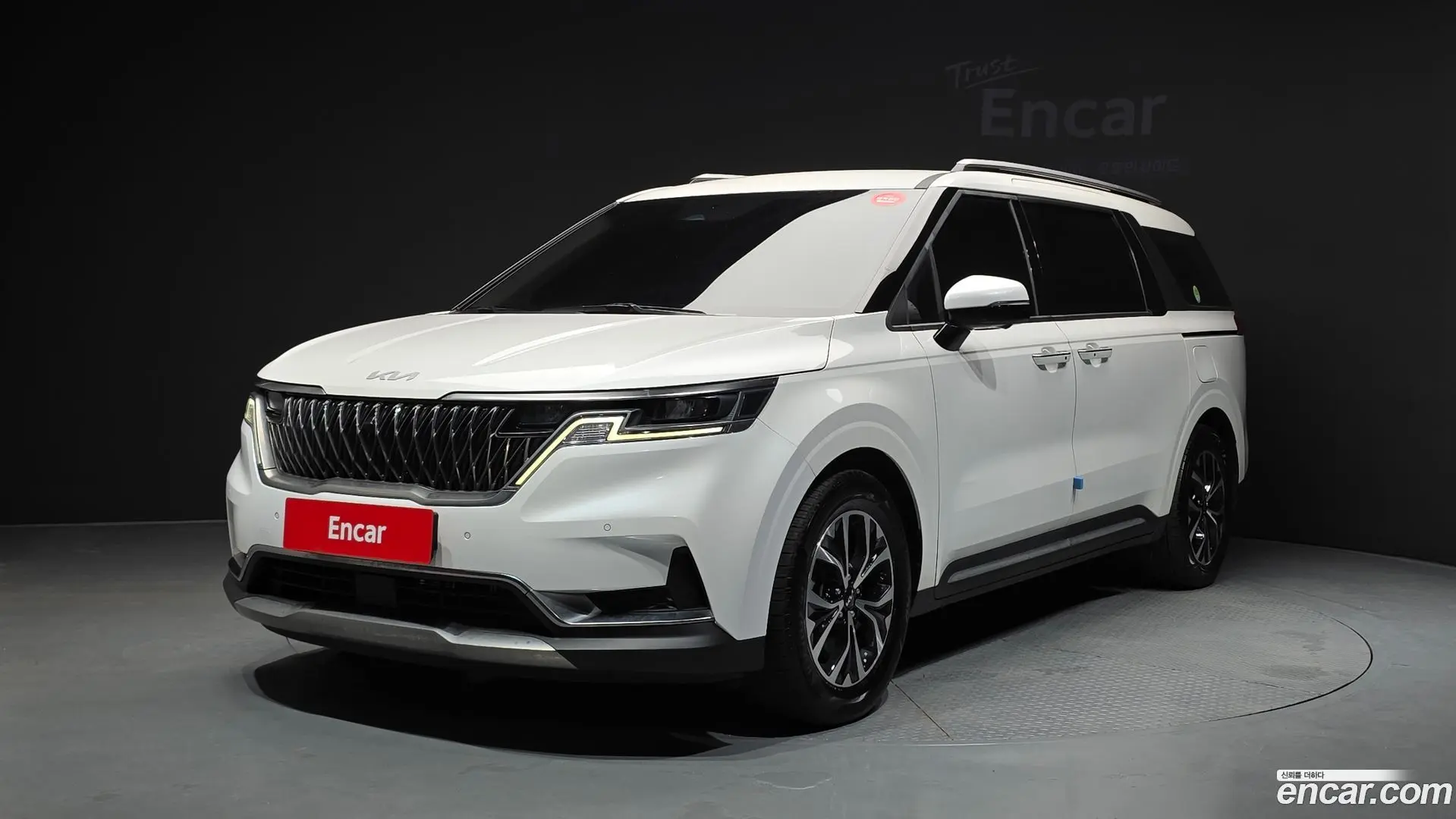 Main__Slider__Photo:Canival Kia 2022.5-0
