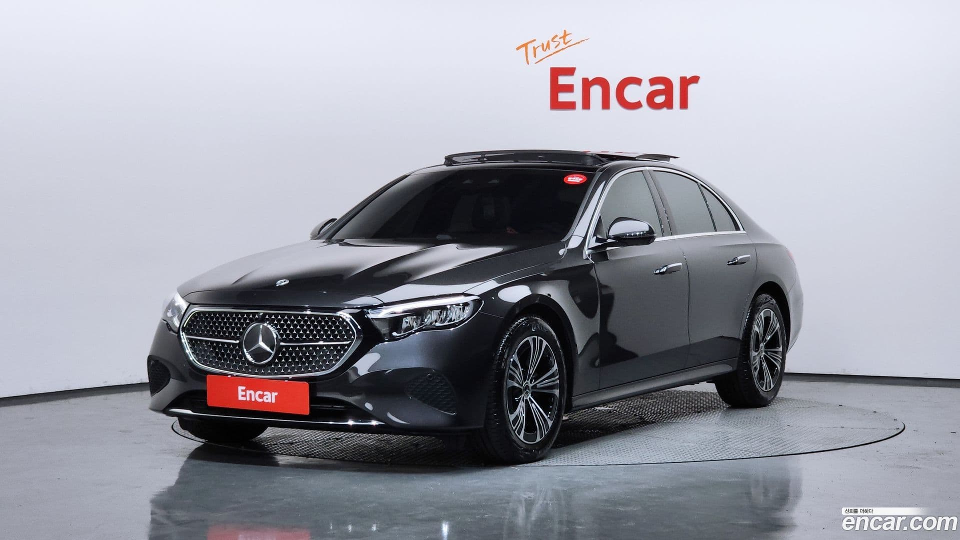 Main__Slider__Photo:E-Class Mercedes-Benz 2025.10-0