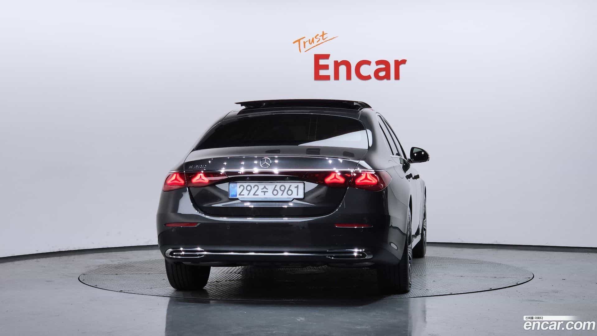 E-Class Mercedes-Benz 2025.10-OUTER-004