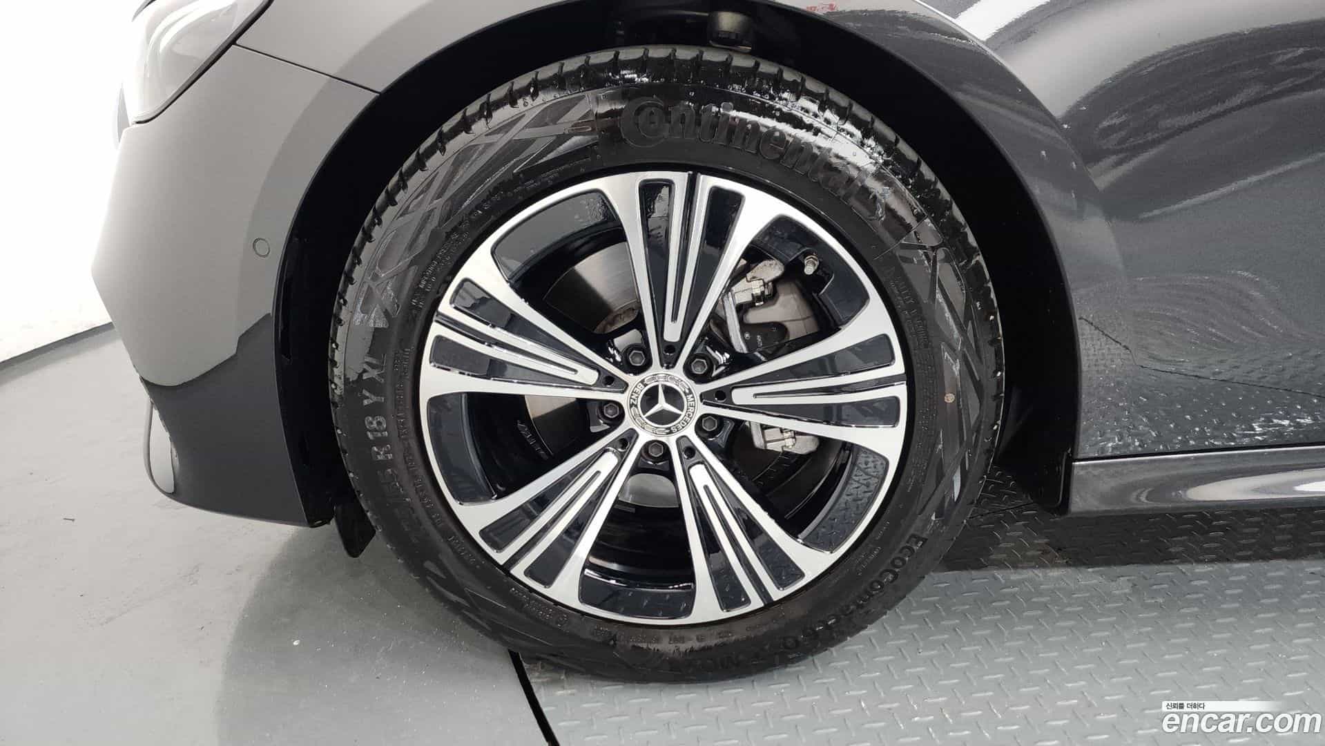 E-Class Mercedes-Benz 2025.10-OUTER-005