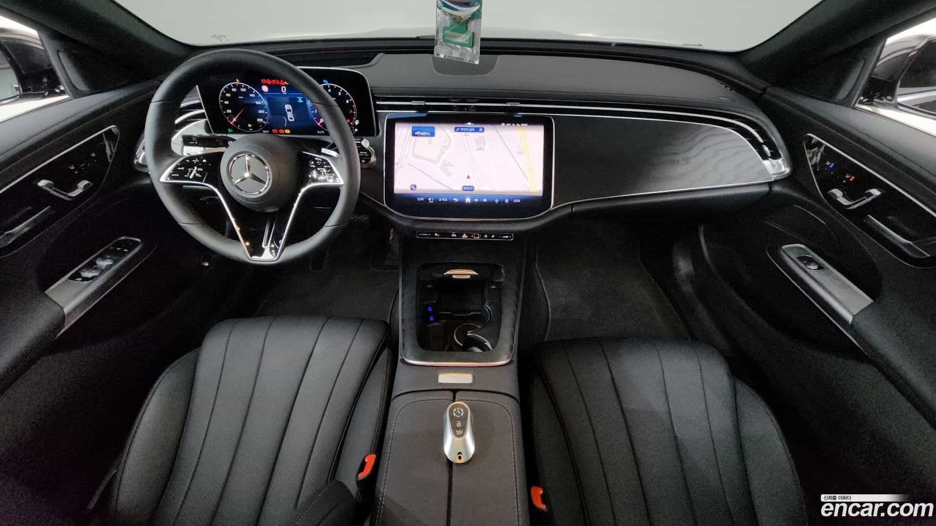 E-Class Mercedes-Benz 2025.10-INNER-007