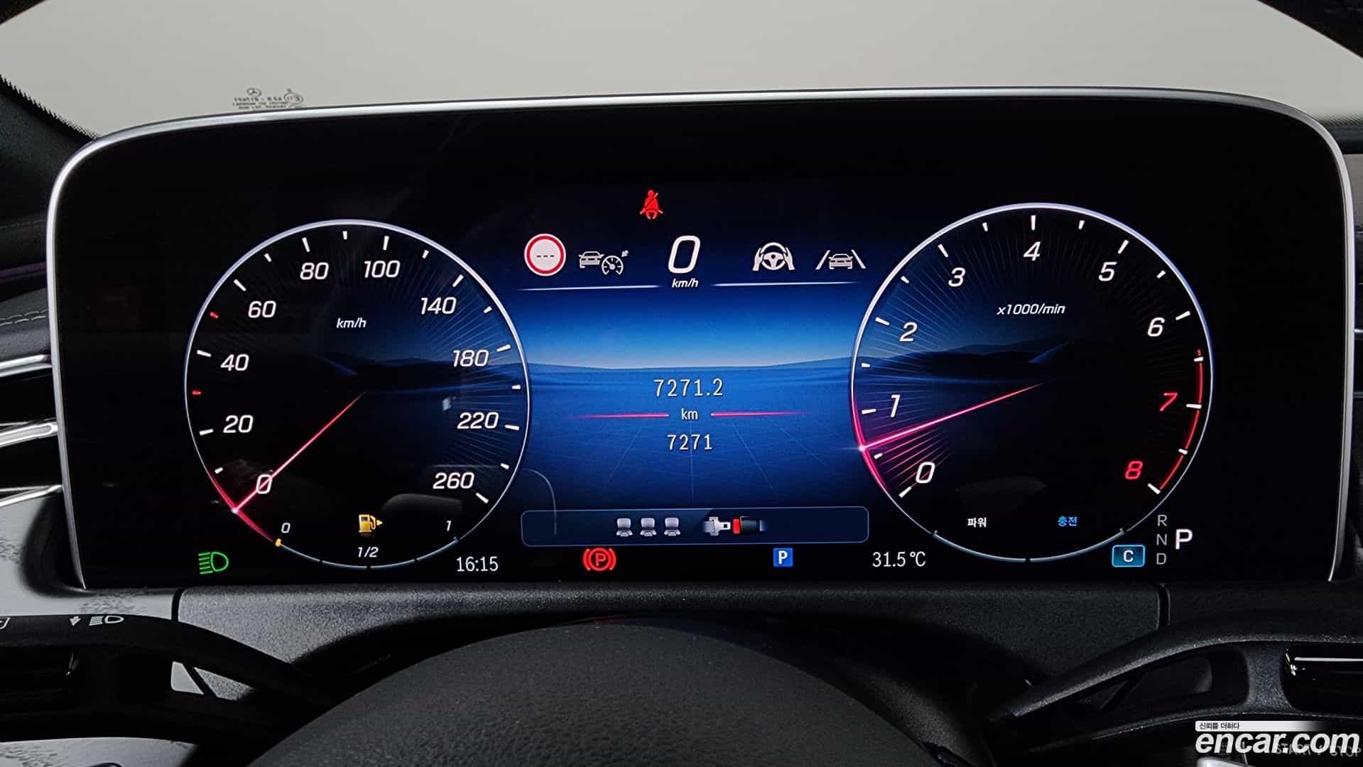 E-Class Mercedes-Benz 2025.10-INNER-008