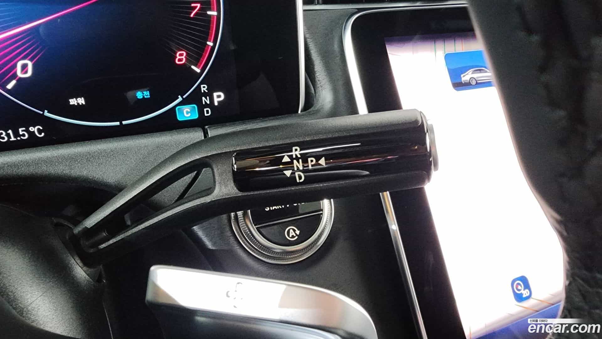 E-Class Mercedes-Benz 2025.10-INNER-009