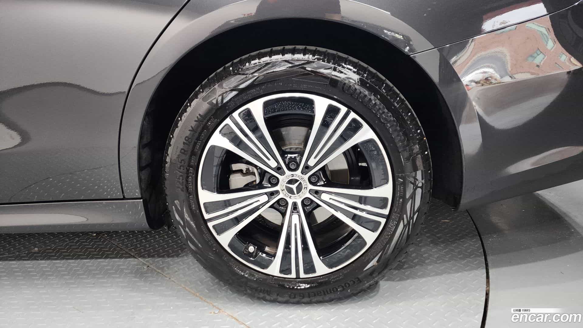 E-Class Mercedes-Benz 2025.10-OUTER-031