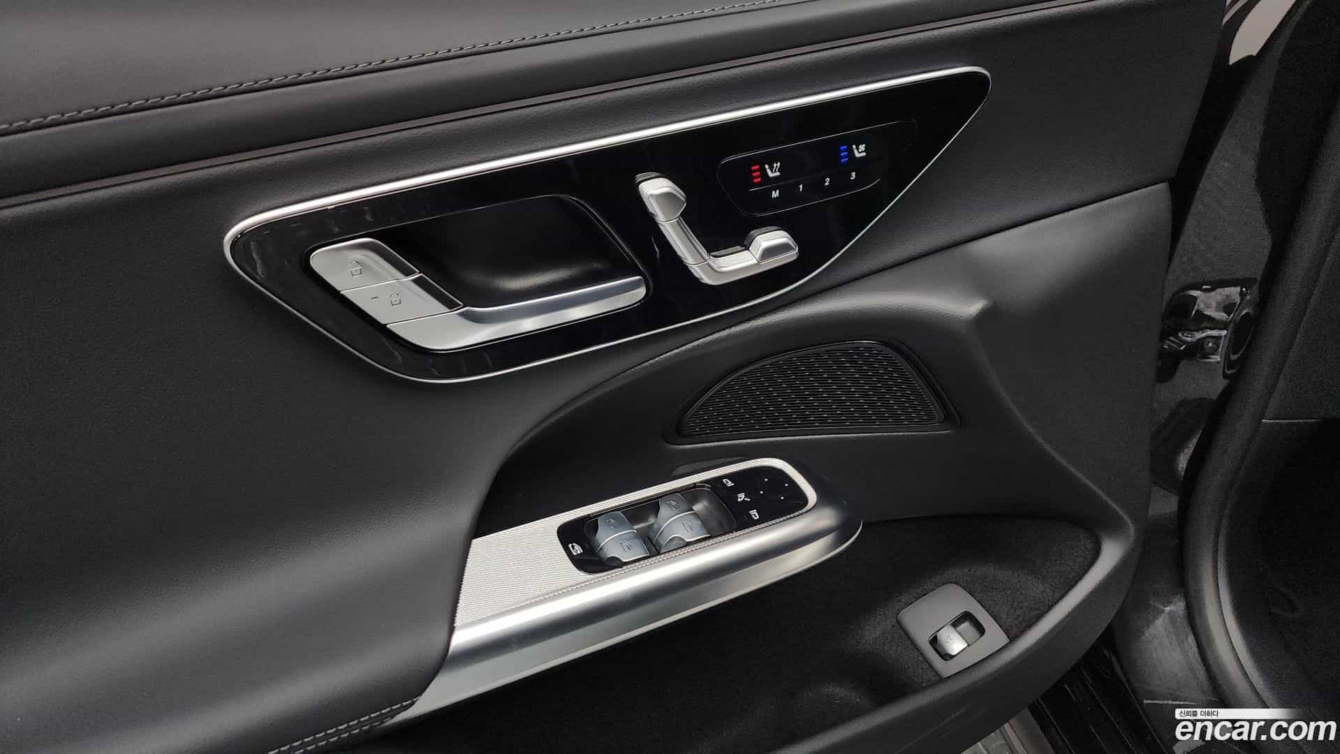 E-Class Mercedes-Benz 2025.10-INNER-034