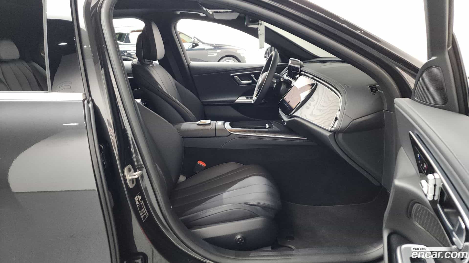 E-Class Mercedes-Benz 2025.10-INNER-036