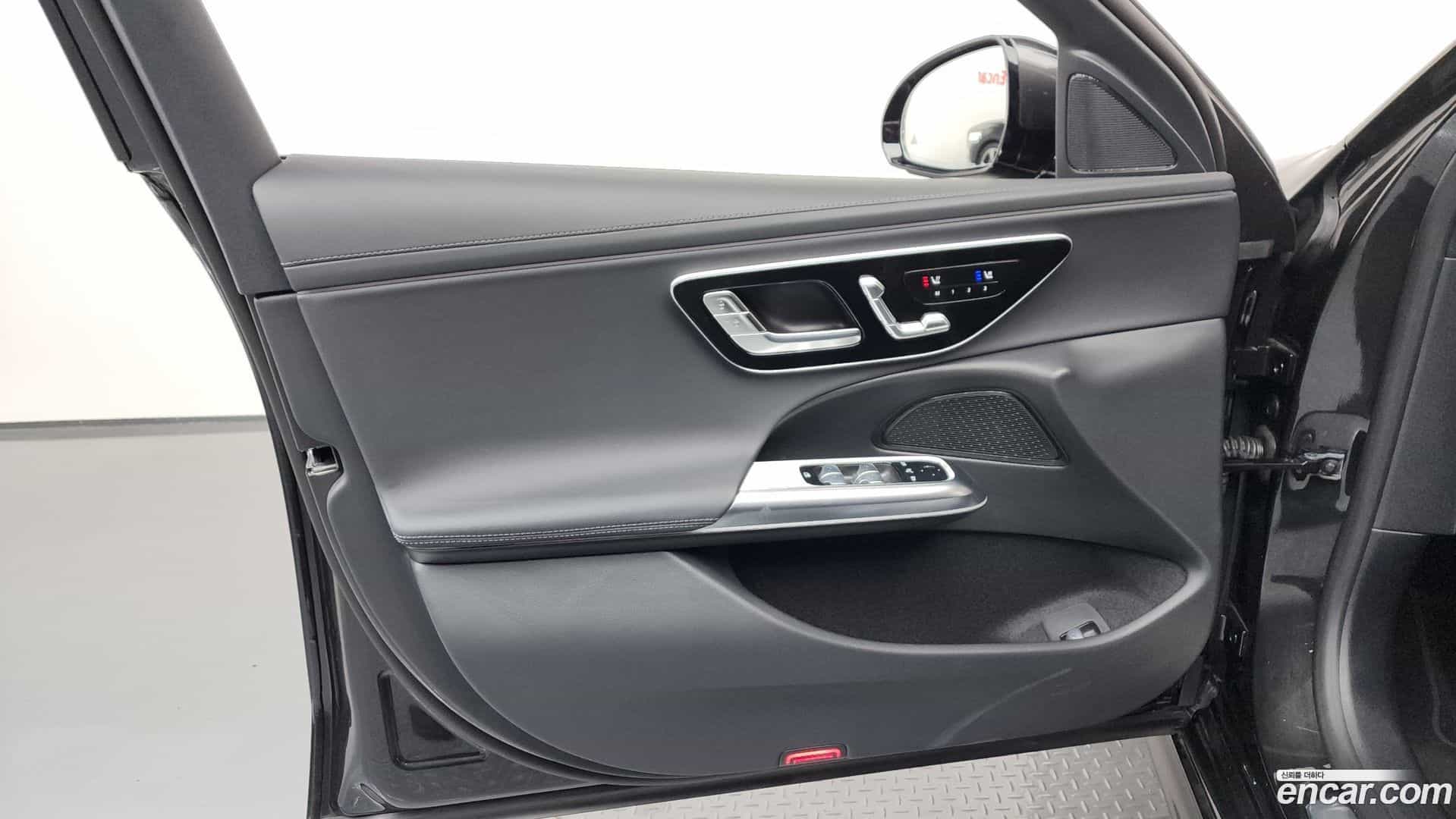 E-Class Mercedes-Benz 2025.10-OPTION-040