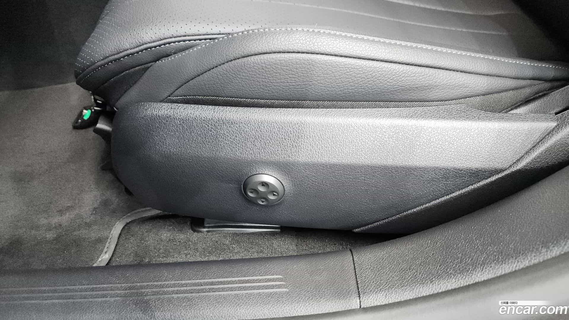 E-Class Mercedes-Benz 2025.10-OPTION-044