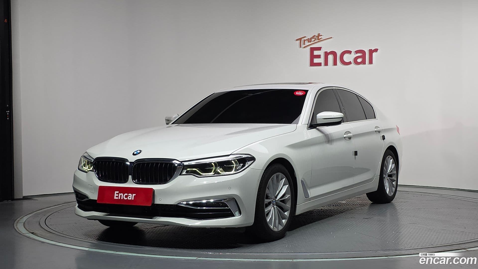 Main__Slider__Photo:5-Series BMW 2019.6-0