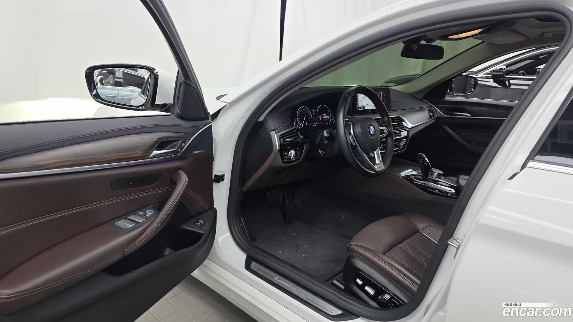 5-Series BMW 2019.6-INNER-010