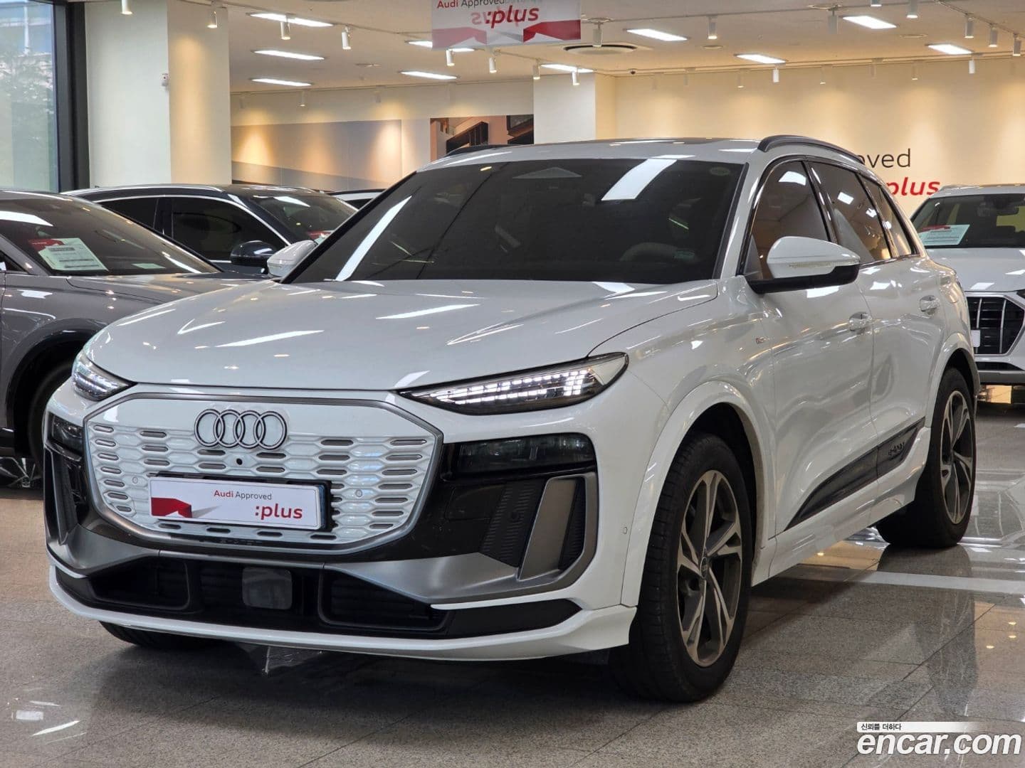 Main__Slider__Photo:Q6 e-tron Audi 2025.5-0