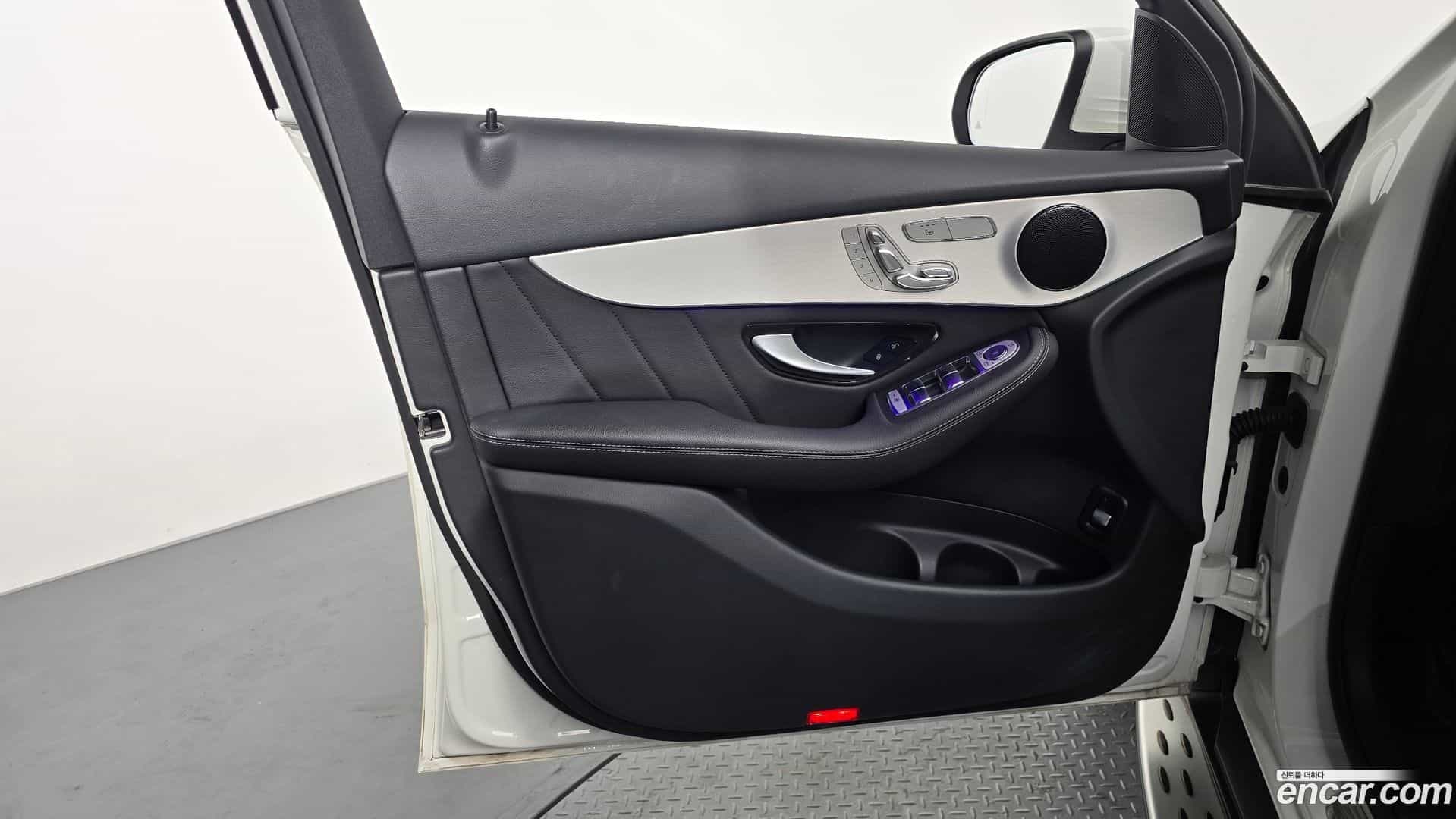 GLC-Class Mercedes-Benz 2020.9-INNER-034