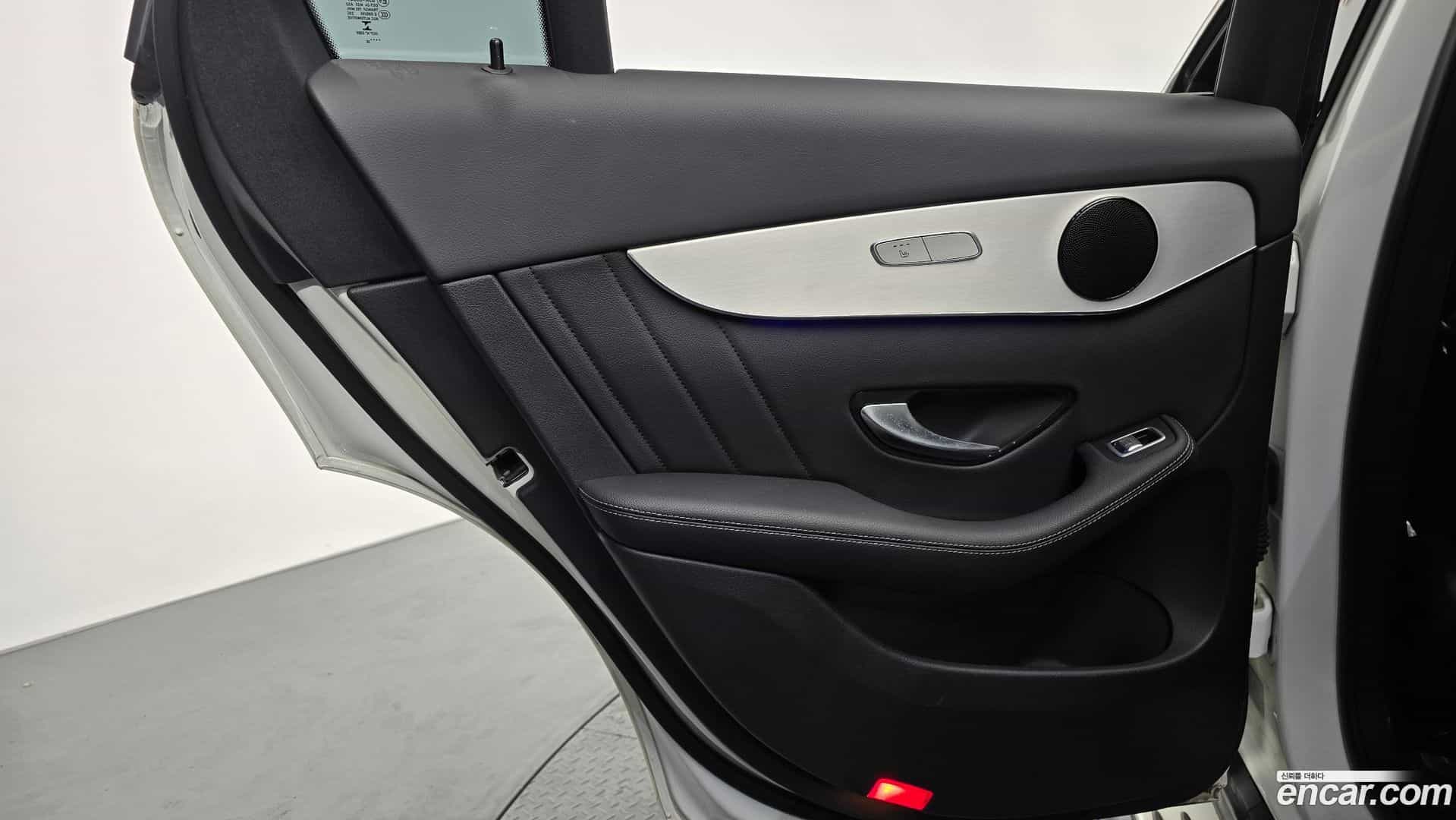 GLC-Class Mercedes-Benz 2020.9-INNER-035
