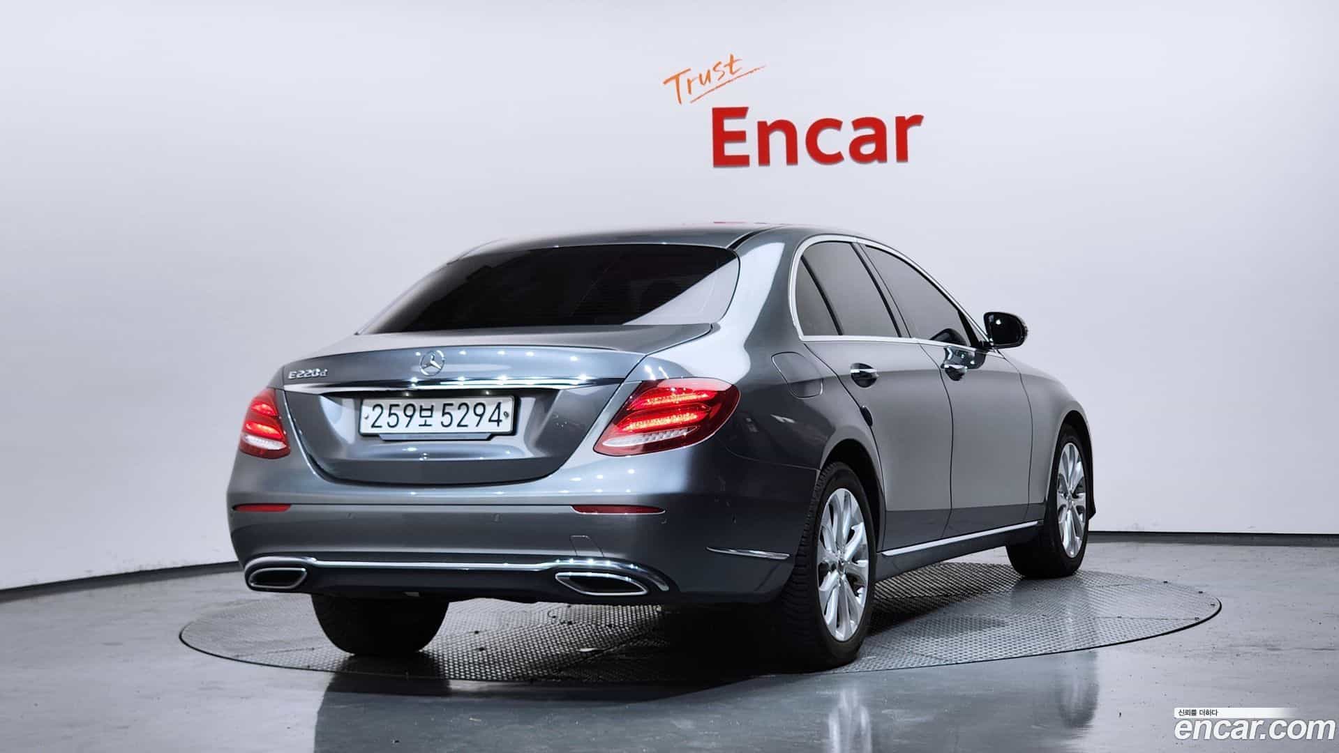 E-Class Mercedes-Benz 2019.8-OUTER-002