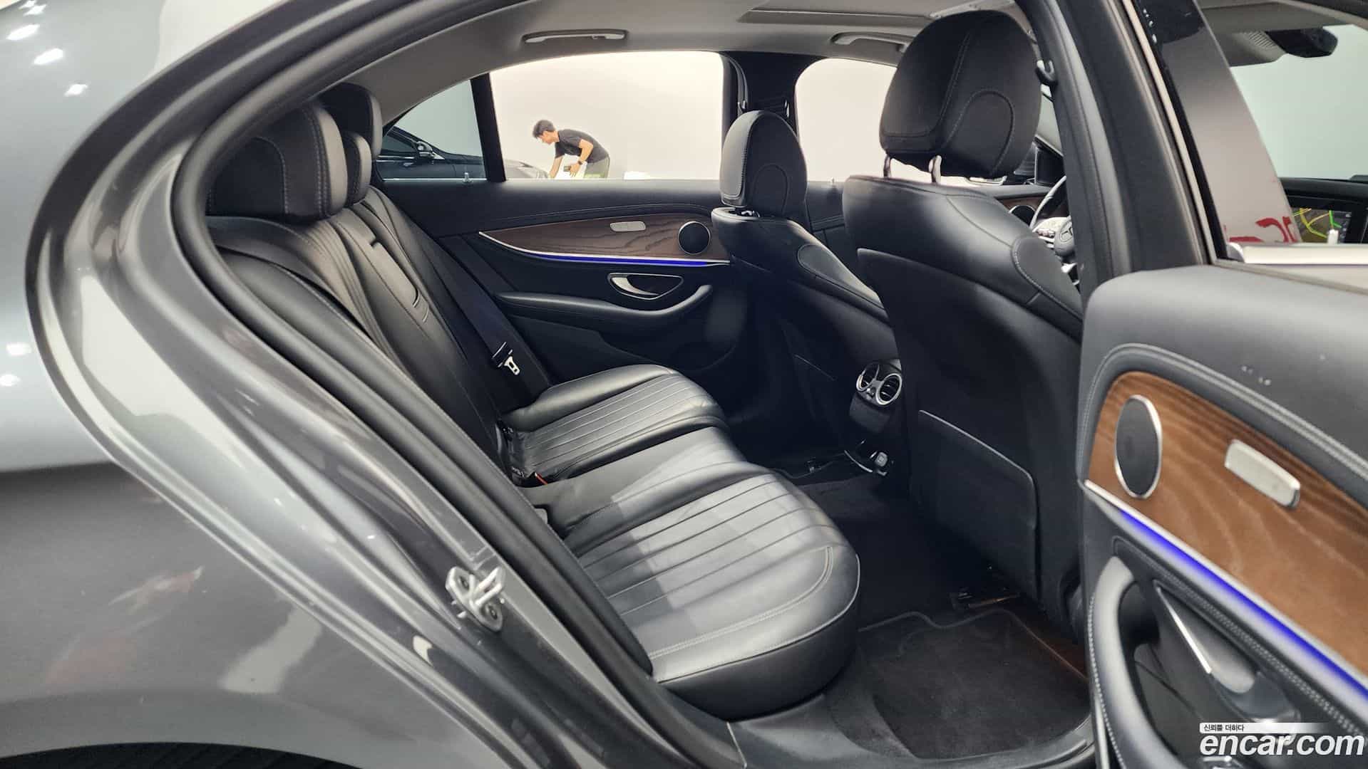 E-Class Mercedes-Benz 2019.8-OPTION-015