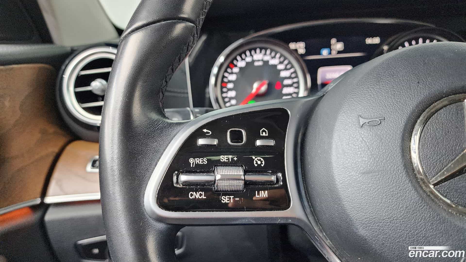 E-Class Mercedes-Benz 2019.8-OPTION-020