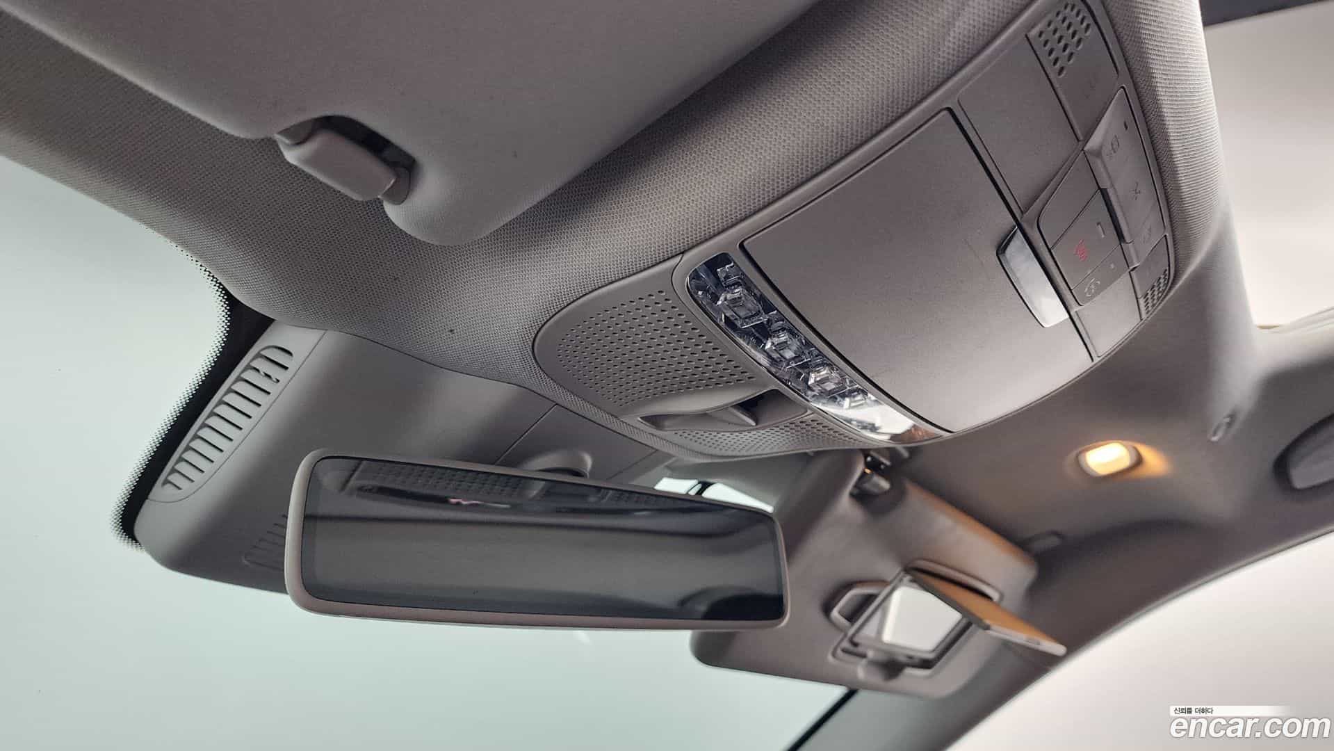 E-Class Mercedes-Benz 2019.8-OPTION-024
