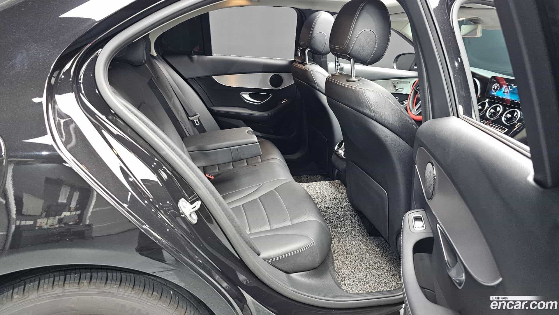 C-Class Mercedes-Benz 2020.3-OPTION-015