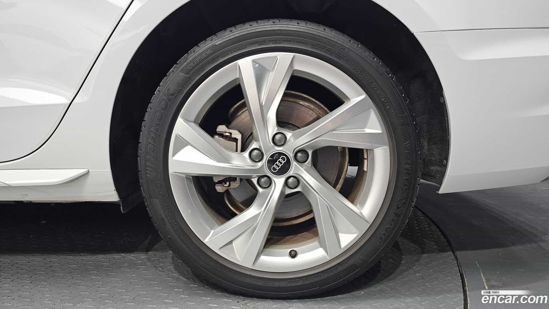 A4 Audi 2021.11-OUTER-005