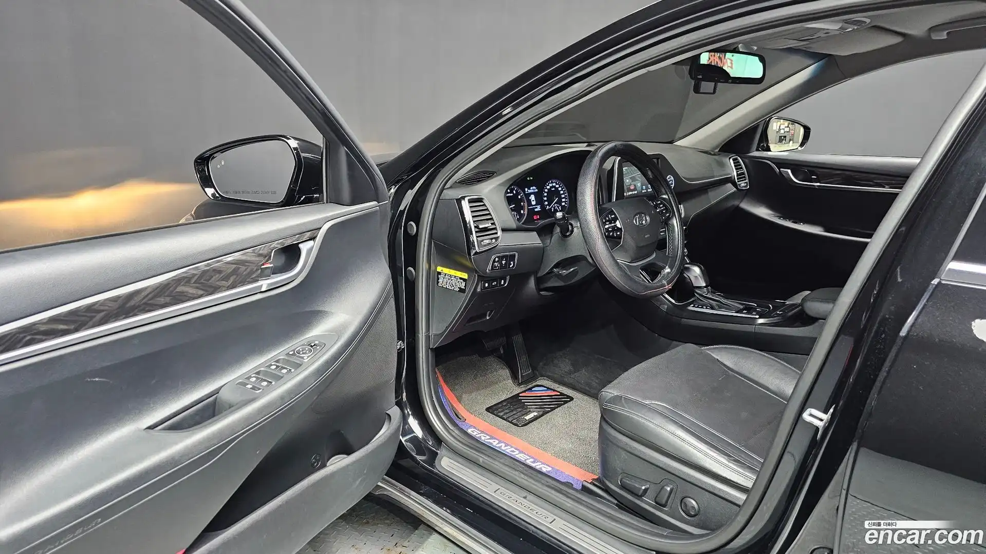 Grandeur Hyundai 2017.10-INNER-010
