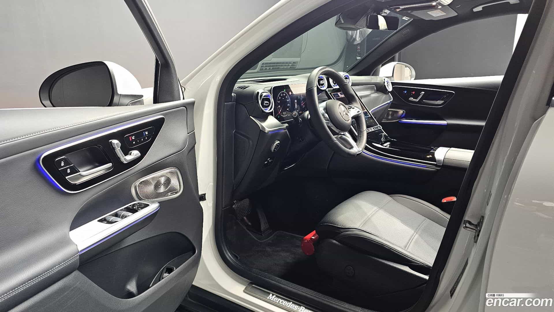 GLC-Class Mercedes-Benz 2025.2-INNER-010