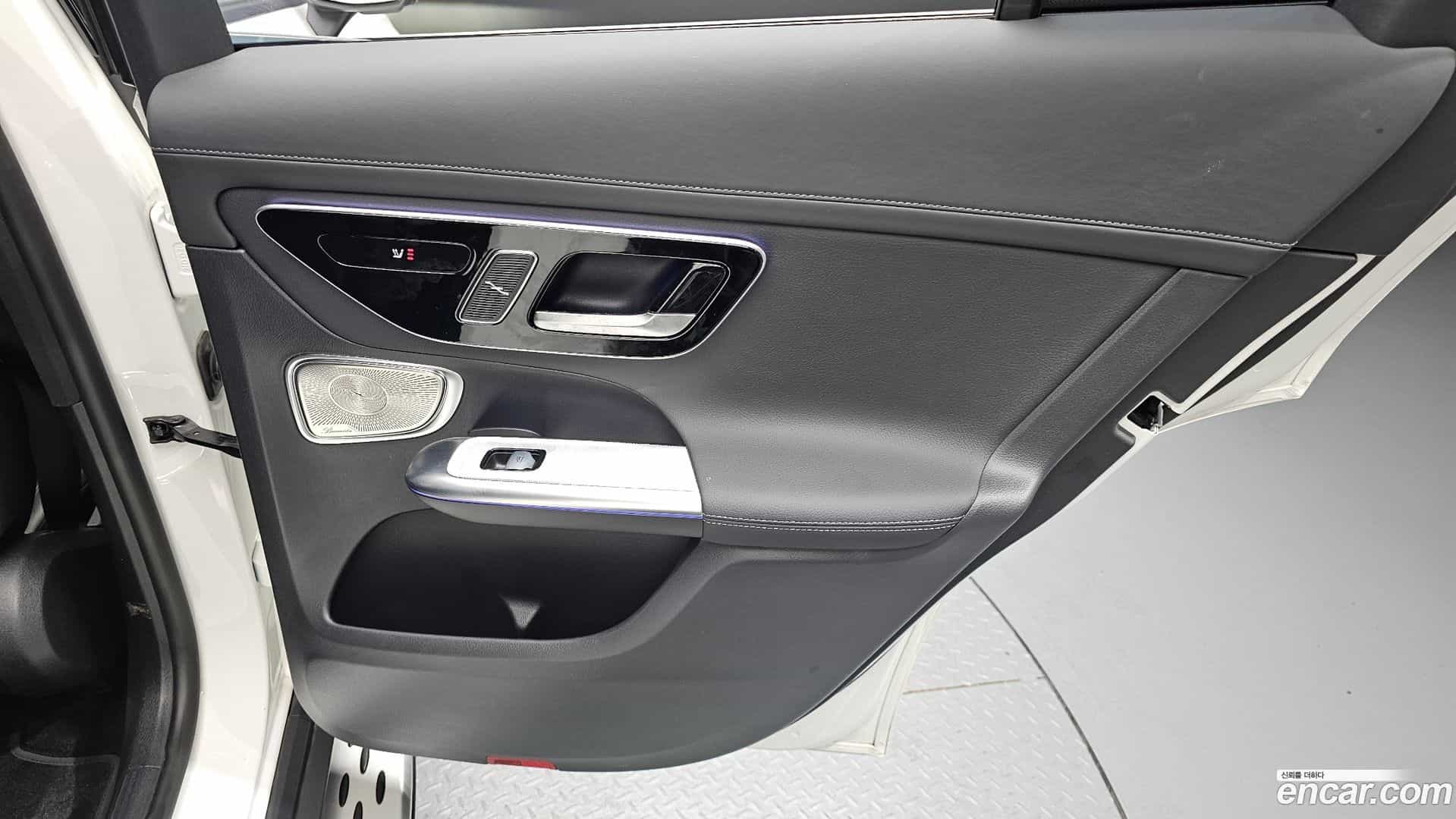 GLC-Class Mercedes-Benz 2025.2-INNER-035