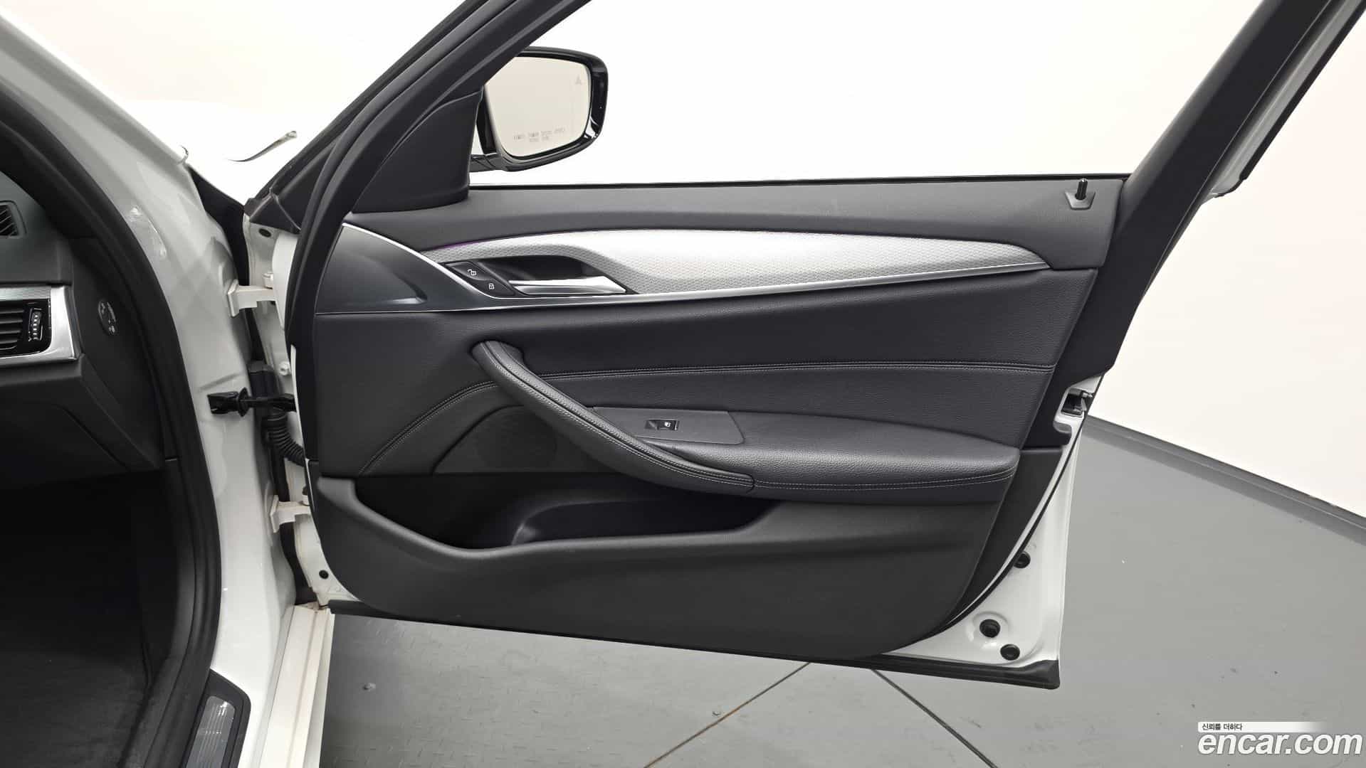 5-Series BMW 2017.11-INNER-035