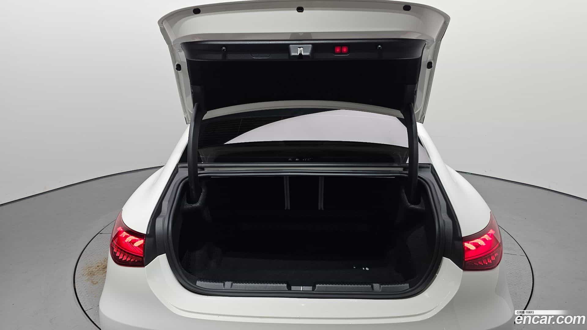 EQE Mercedes-Benz 2022.10-OPTION-024