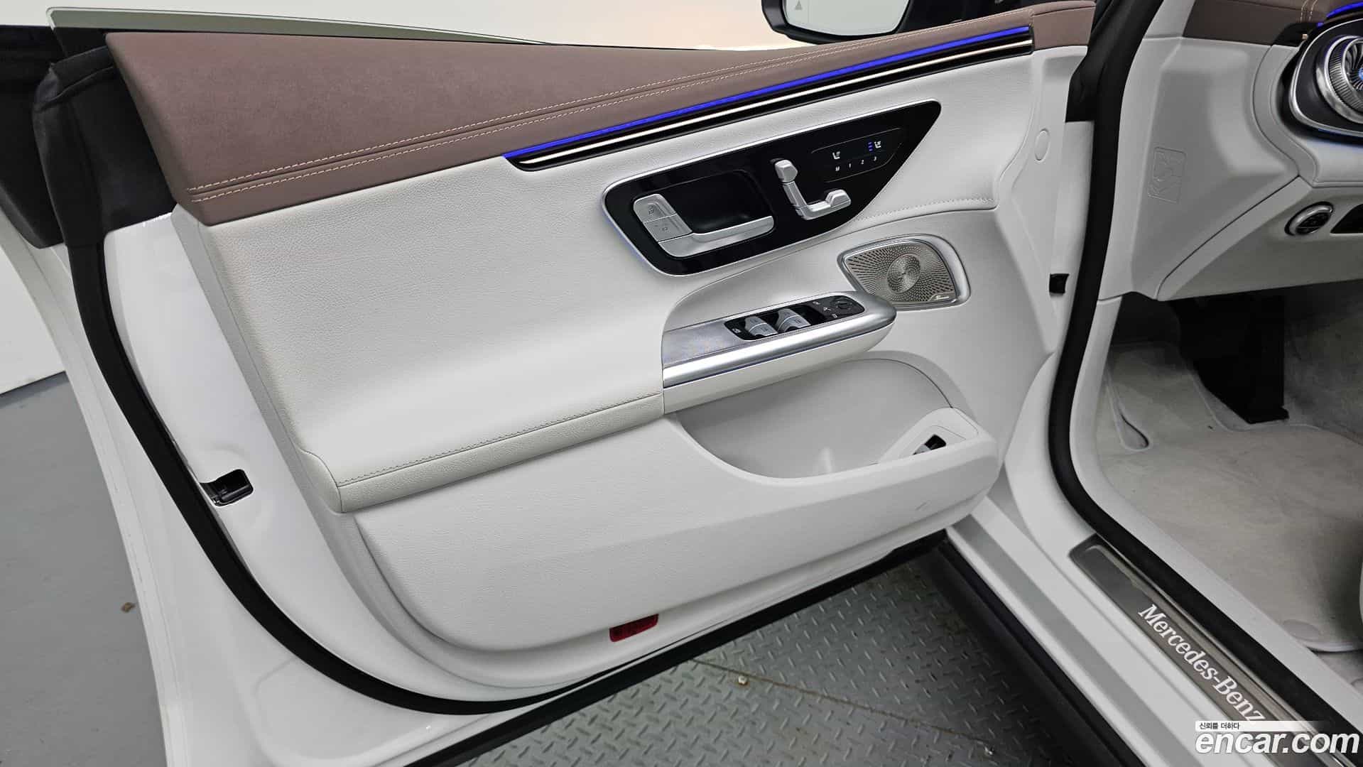 EQE Mercedes-Benz 2022.10-INNER-034