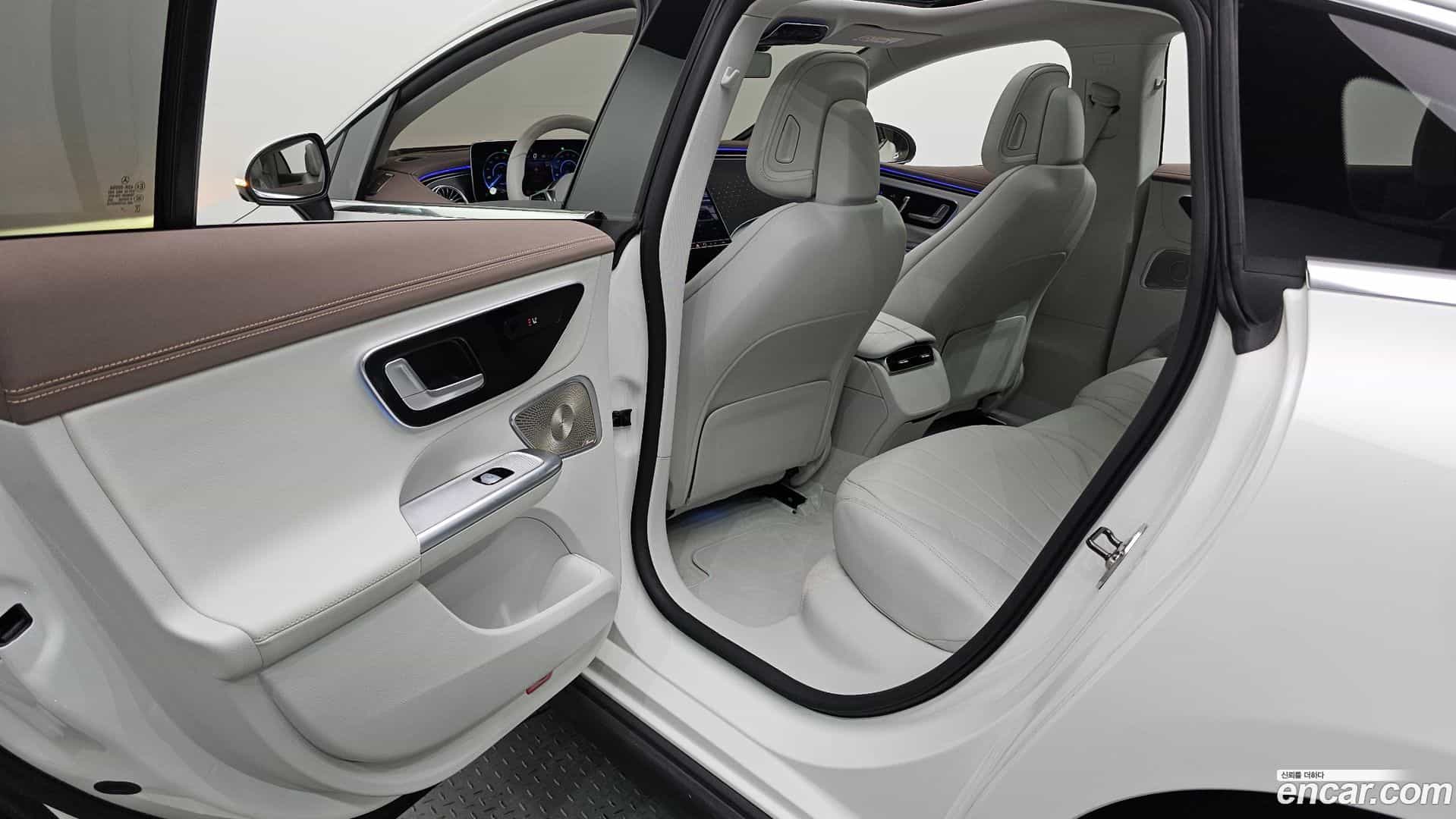 EQE Mercedes-Benz 2022.10-INNER-036