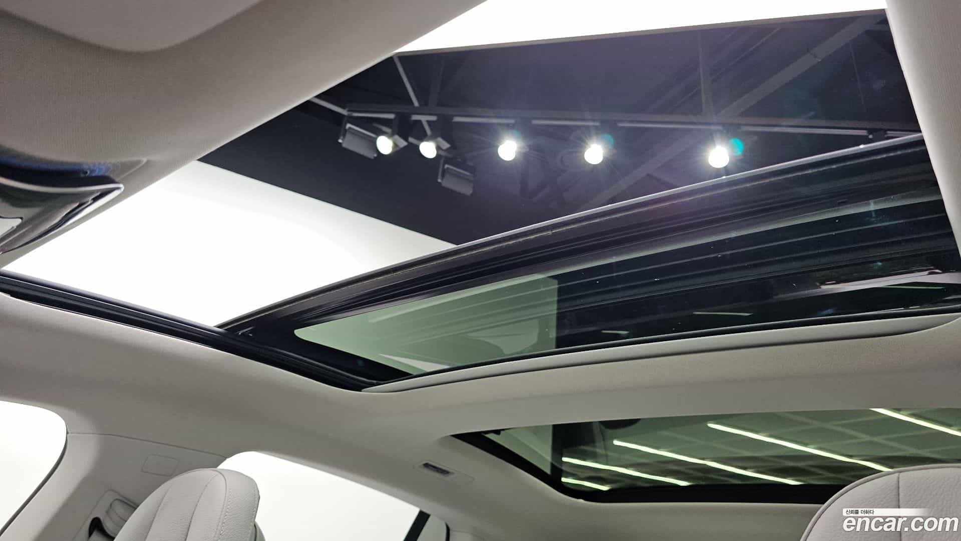 EQE Mercedes-Benz 2022.10-OPTION-046