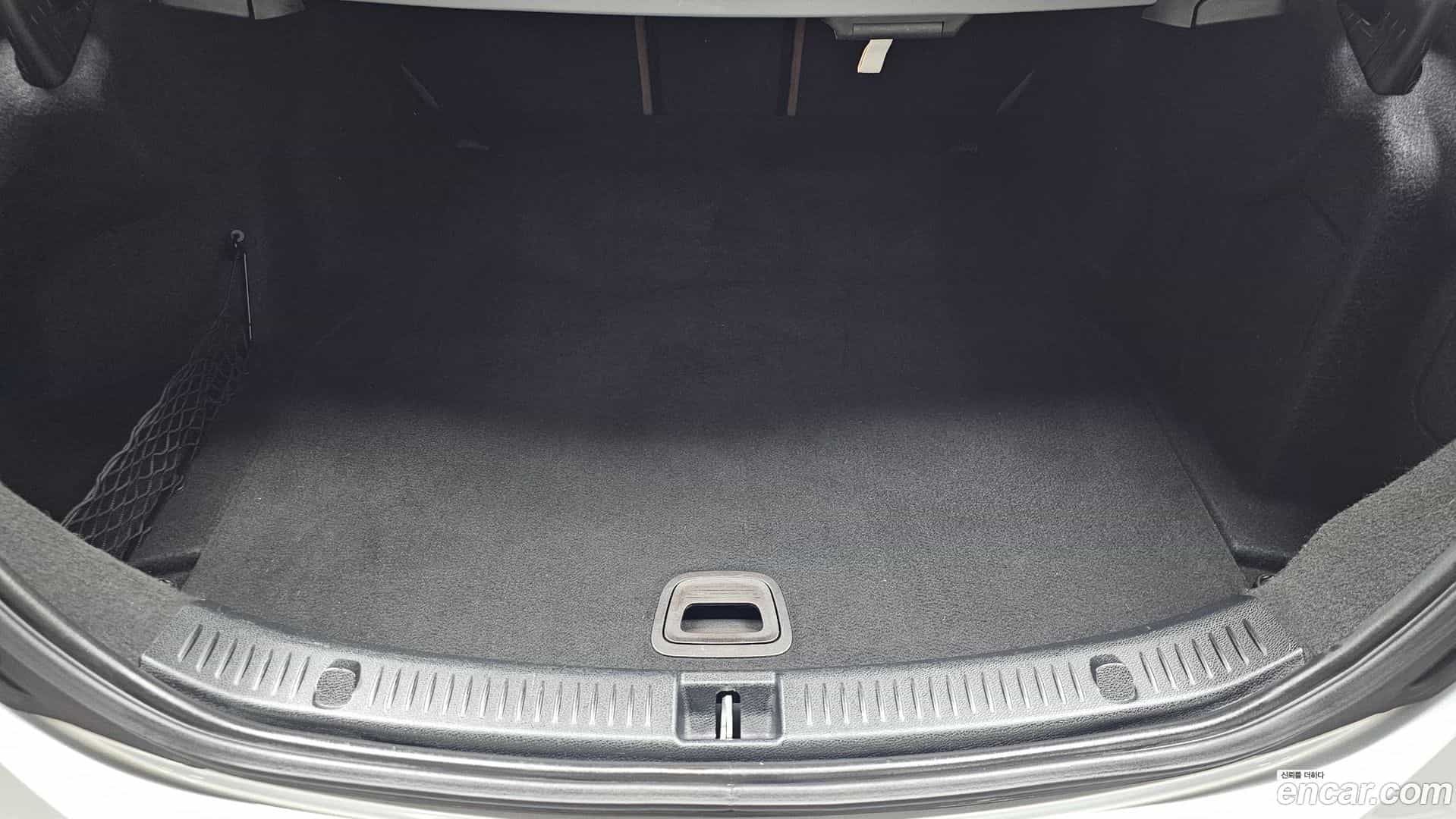 E-Class Mercedes-Benz 2016.10-OPTION-021