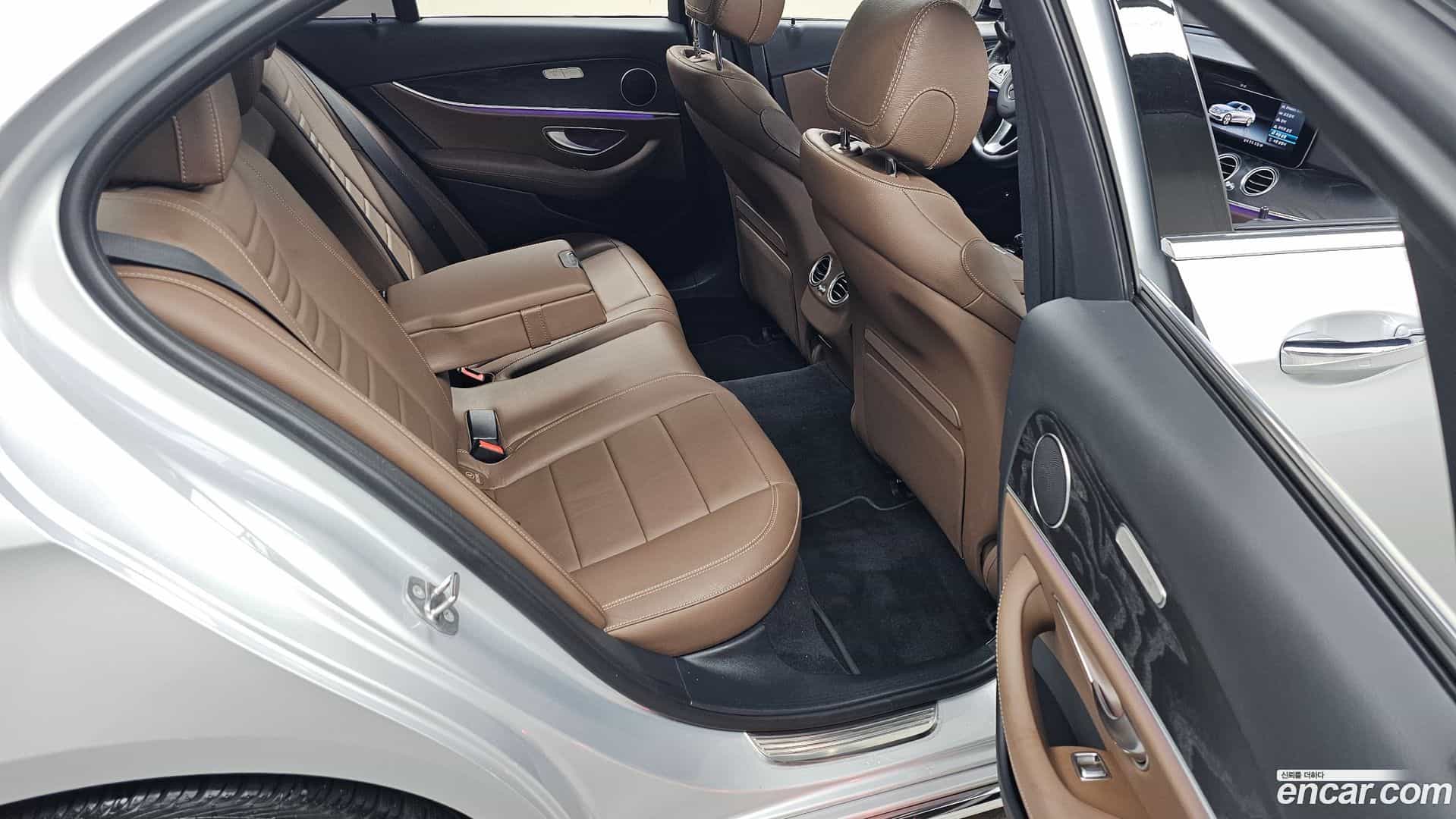 E-Class Mercedes-Benz 2016.10-OPTION-023