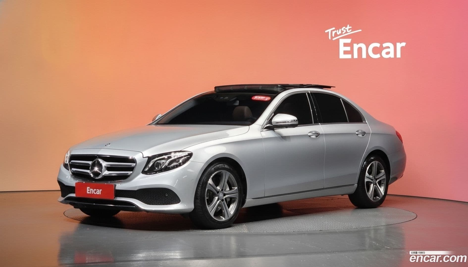 Main__Slider__Photo:E-Class Mercedes-Benz 2016.10-0