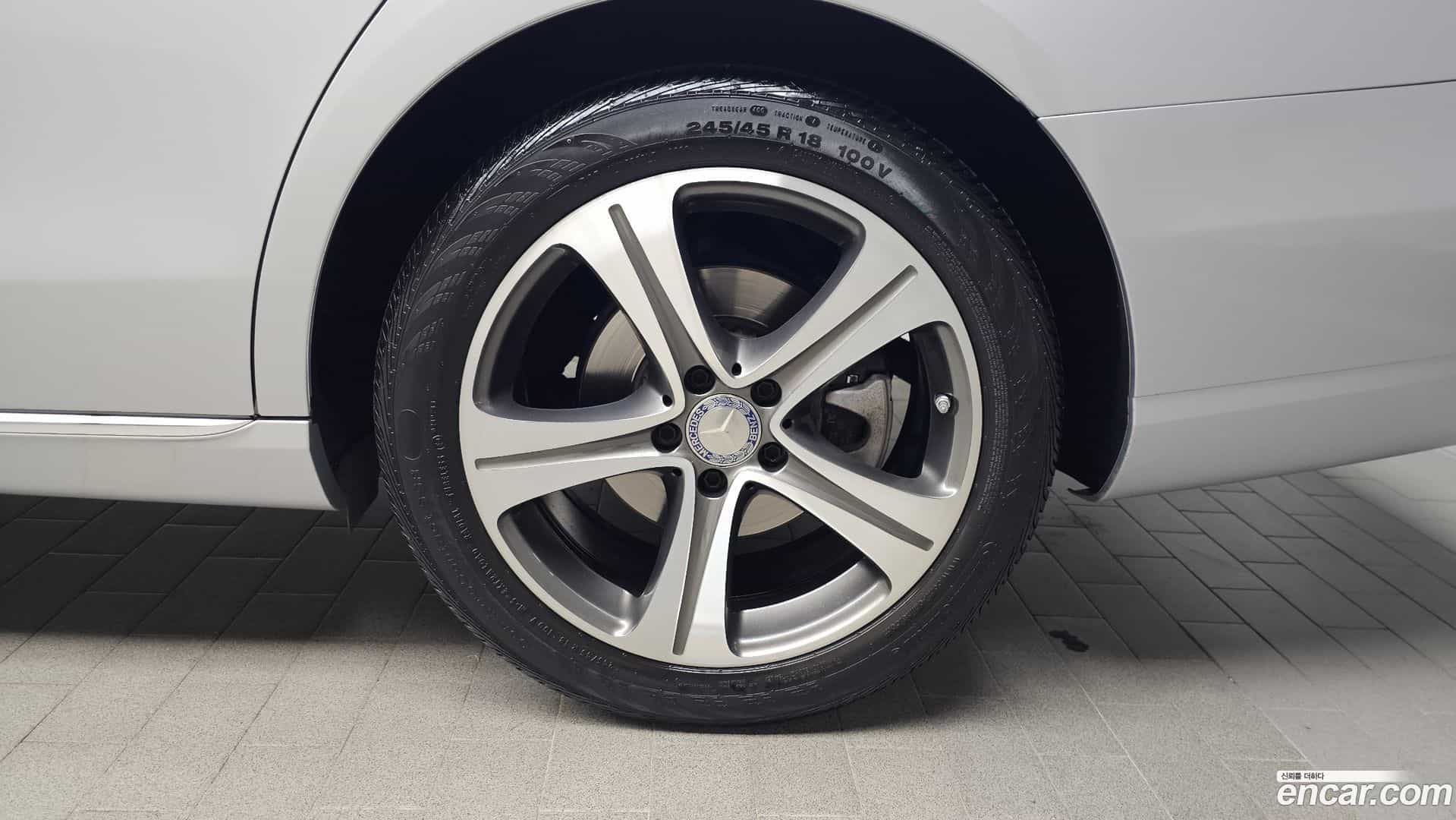 E-Class Mercedes-Benz 2016.10-OUTER-031