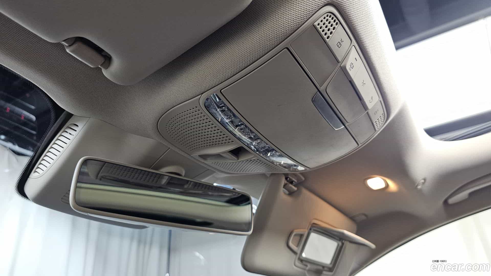 E-Class Mercedes-Benz 2016.10-OPTION-040