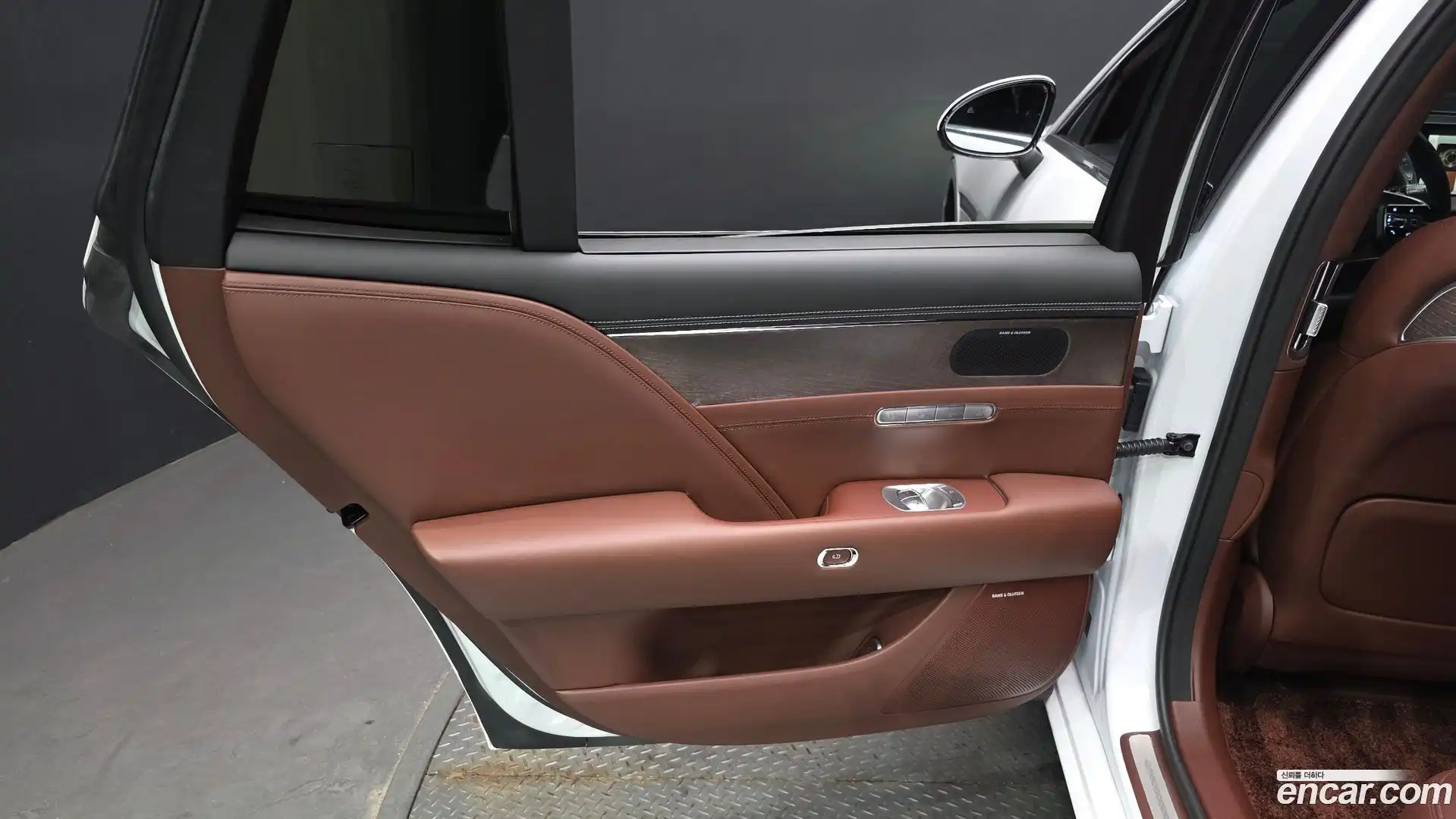 G90 Genesis 2023.10-INNER-035