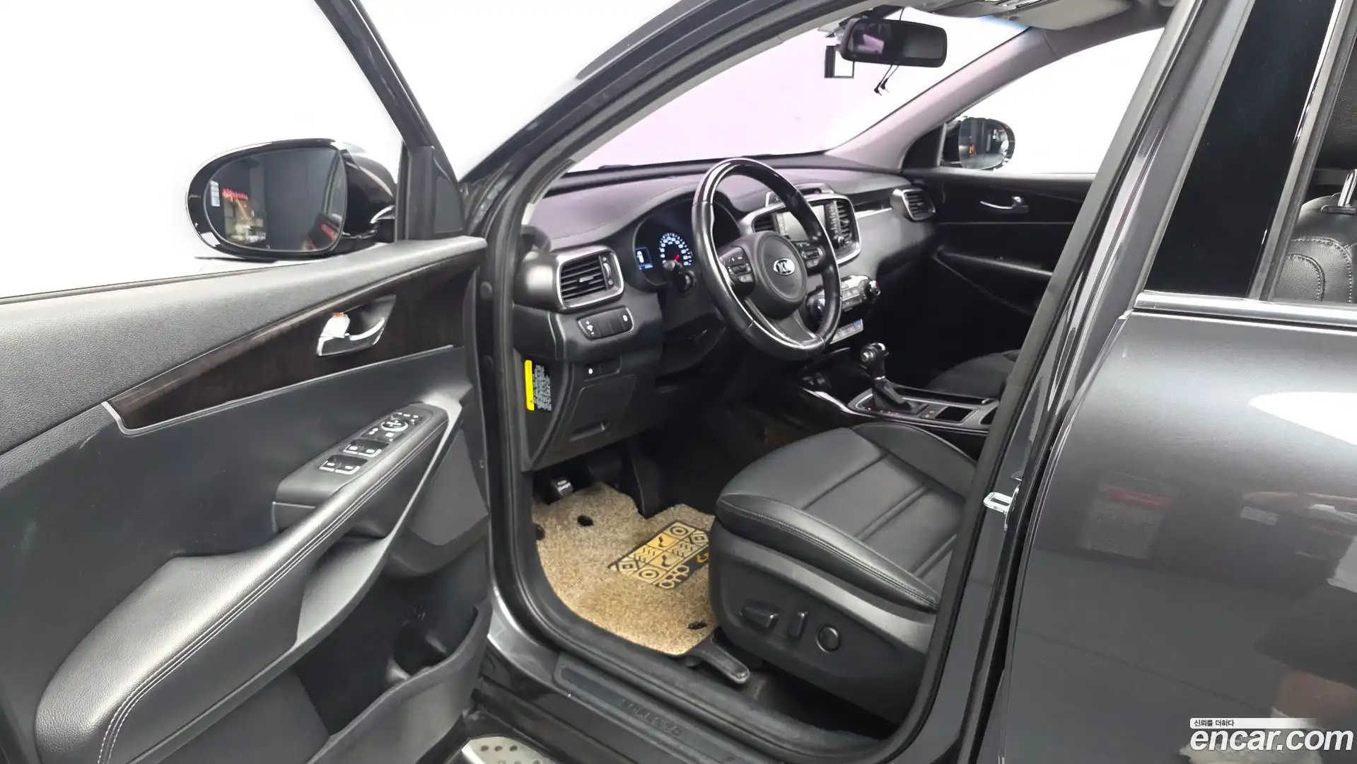 Sorento Kia 2017.2-INNER-010