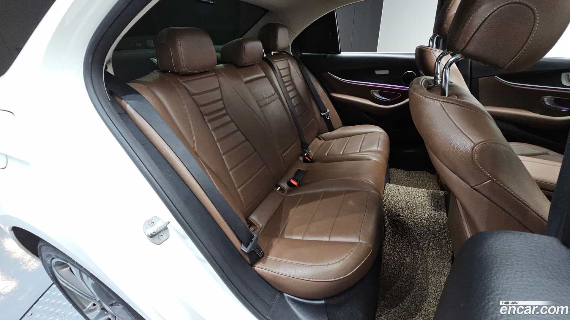 E-Class Mercedes-Benz 2016.10-OPTION-015