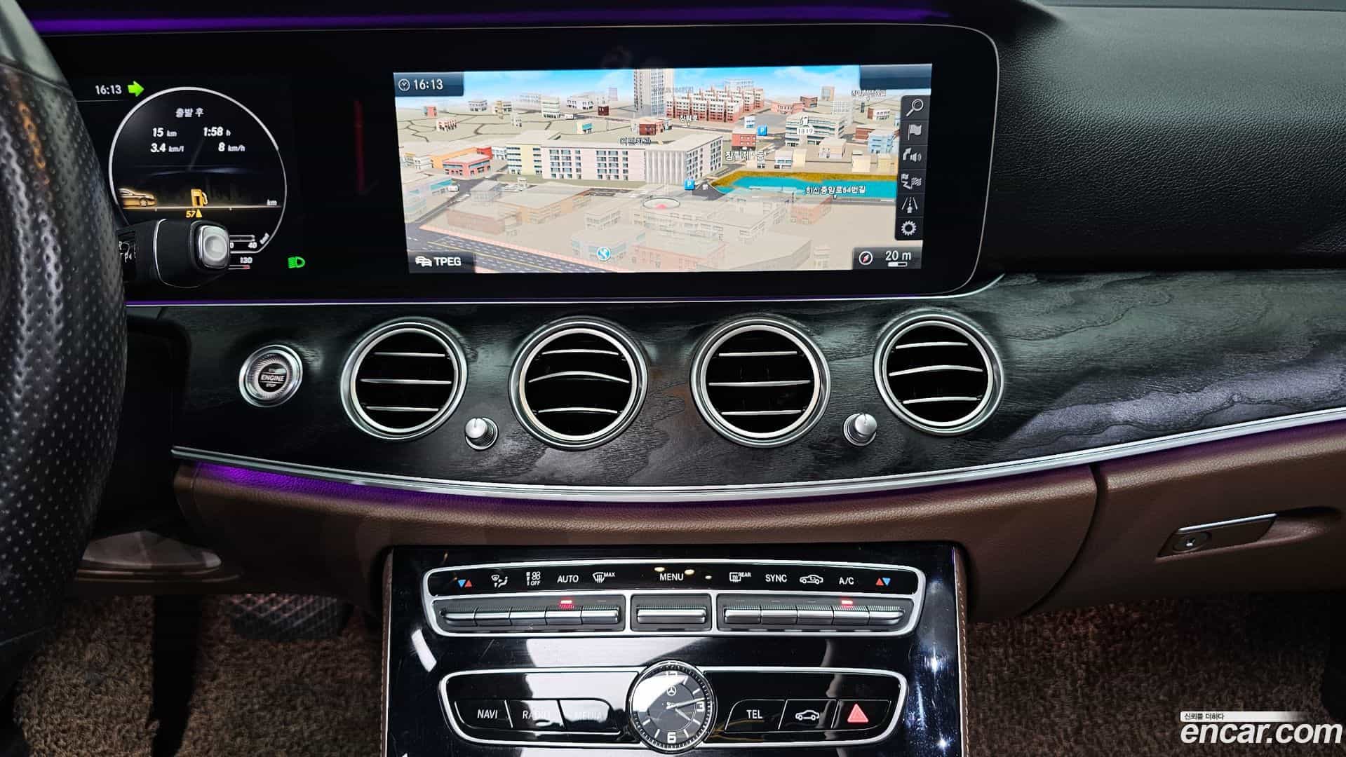 E-Class Mercedes-Benz 2016.10-OPTION-018