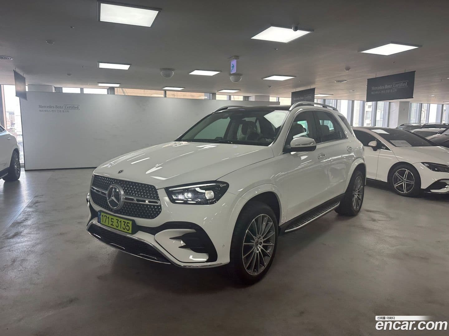 Main__Slider__Photo:GLE-Class Mercedes-Benz 2025.4-0
