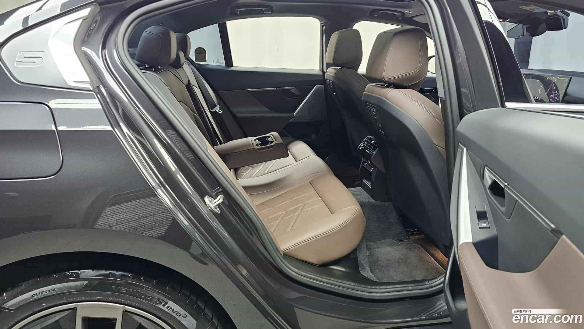 5-Series BMW 2023.11-OPTION-015