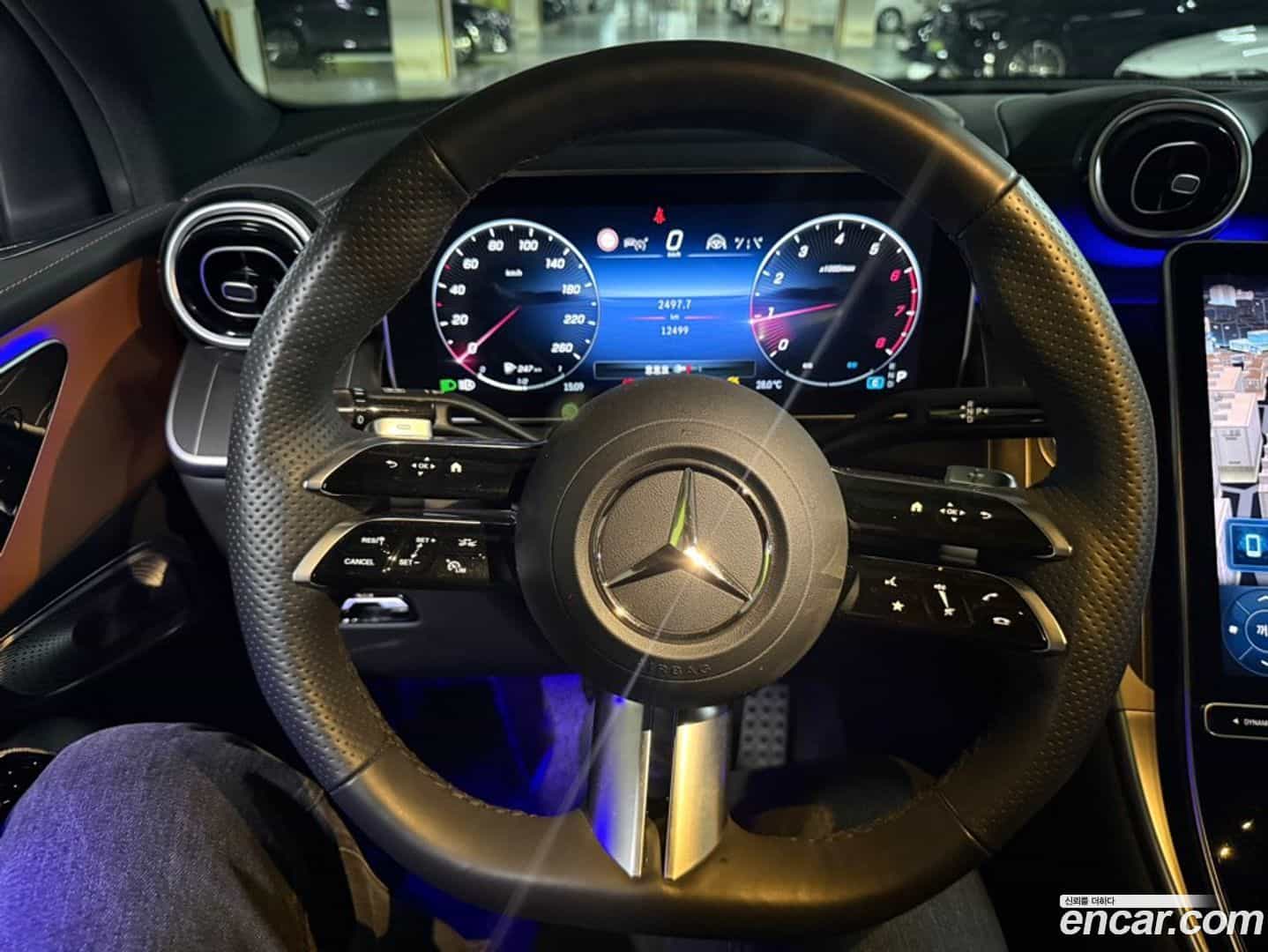 GLC-Class Mercedes-Benz 2024.1-INNER-009