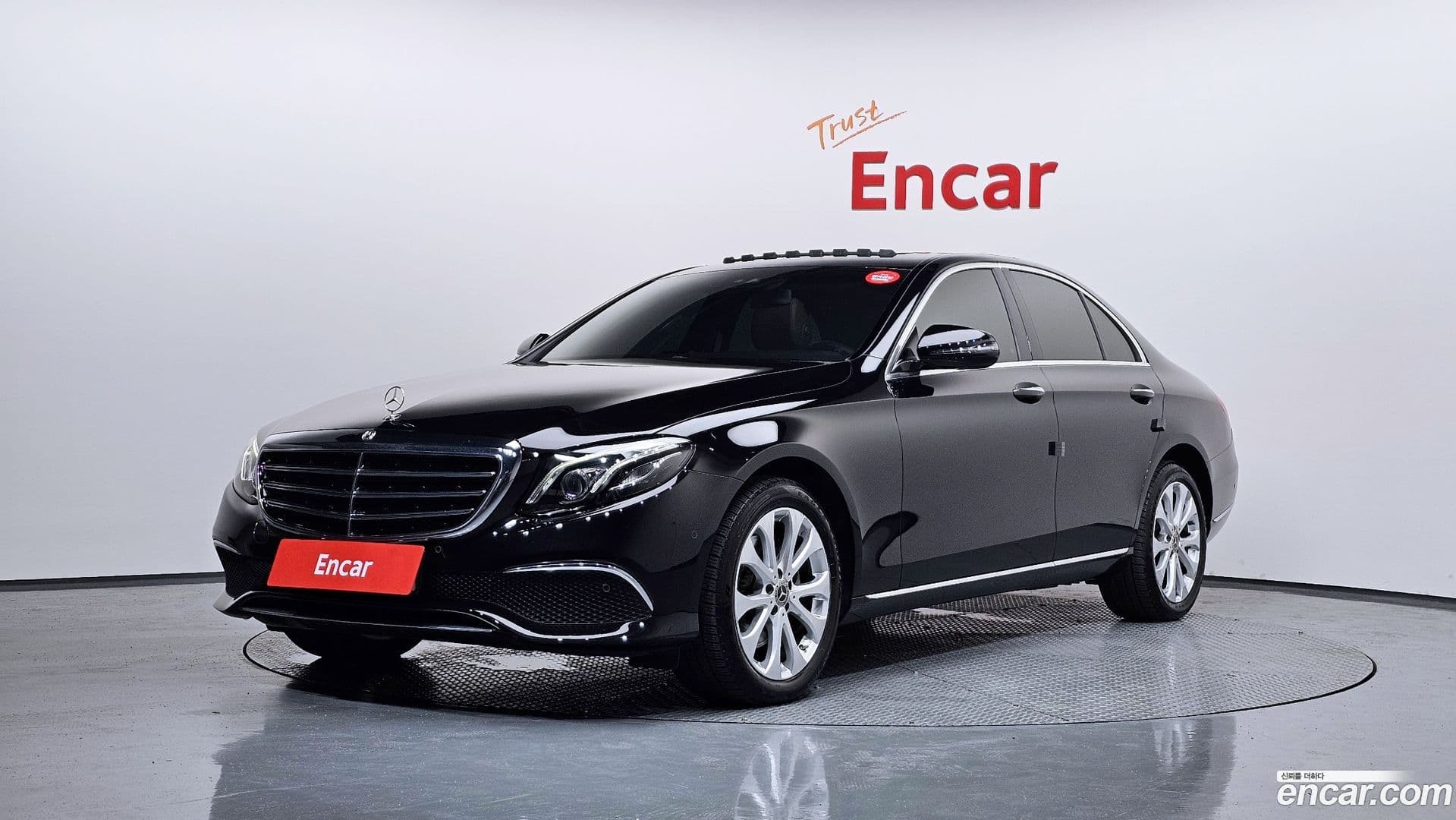 Main__Slider__Photo:E-Class Mercedes-Benz 2019.9-0