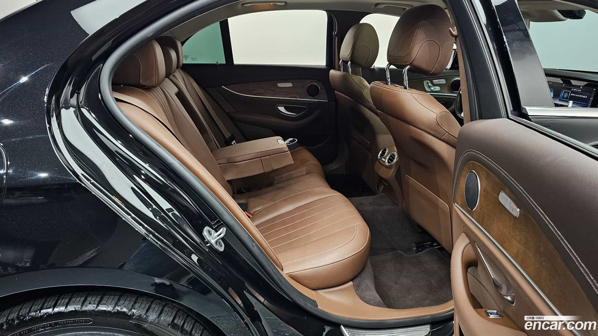 E-Class Mercedes-Benz 2019.9-OPTION-015
