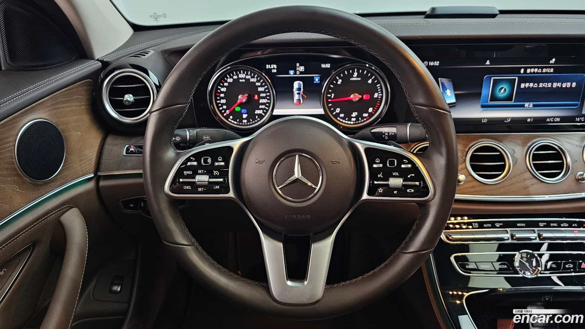 E-Class Mercedes-Benz 2019.9-OPTION-017