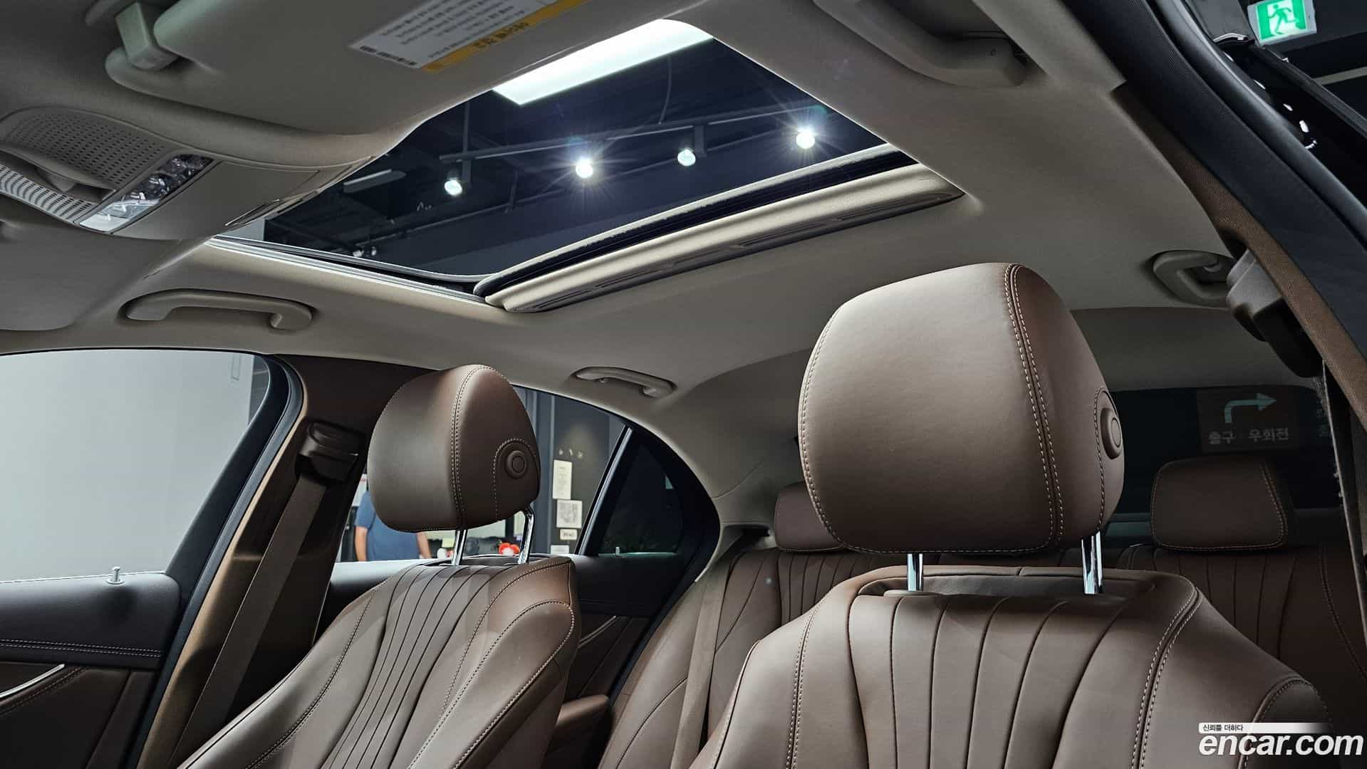 E-Class Mercedes-Benz 2019.9-OPTION-019