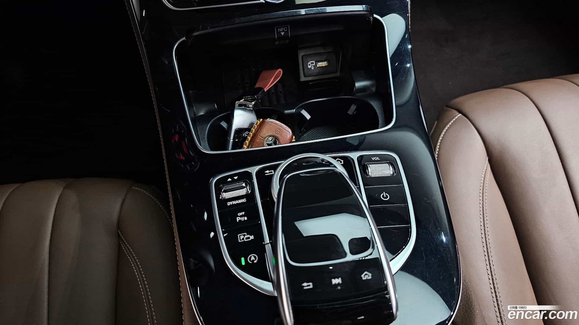 E-Class Mercedes-Benz 2019.9-OPTION-024
