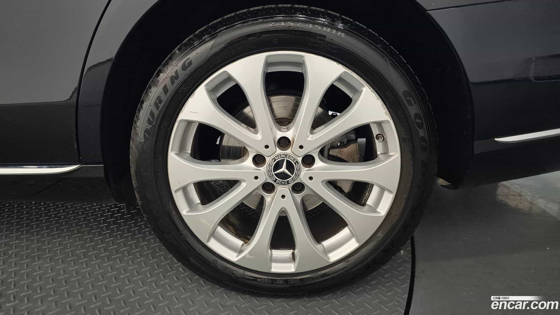 E-Class Mercedes-Benz 2019.9-OUTER-031